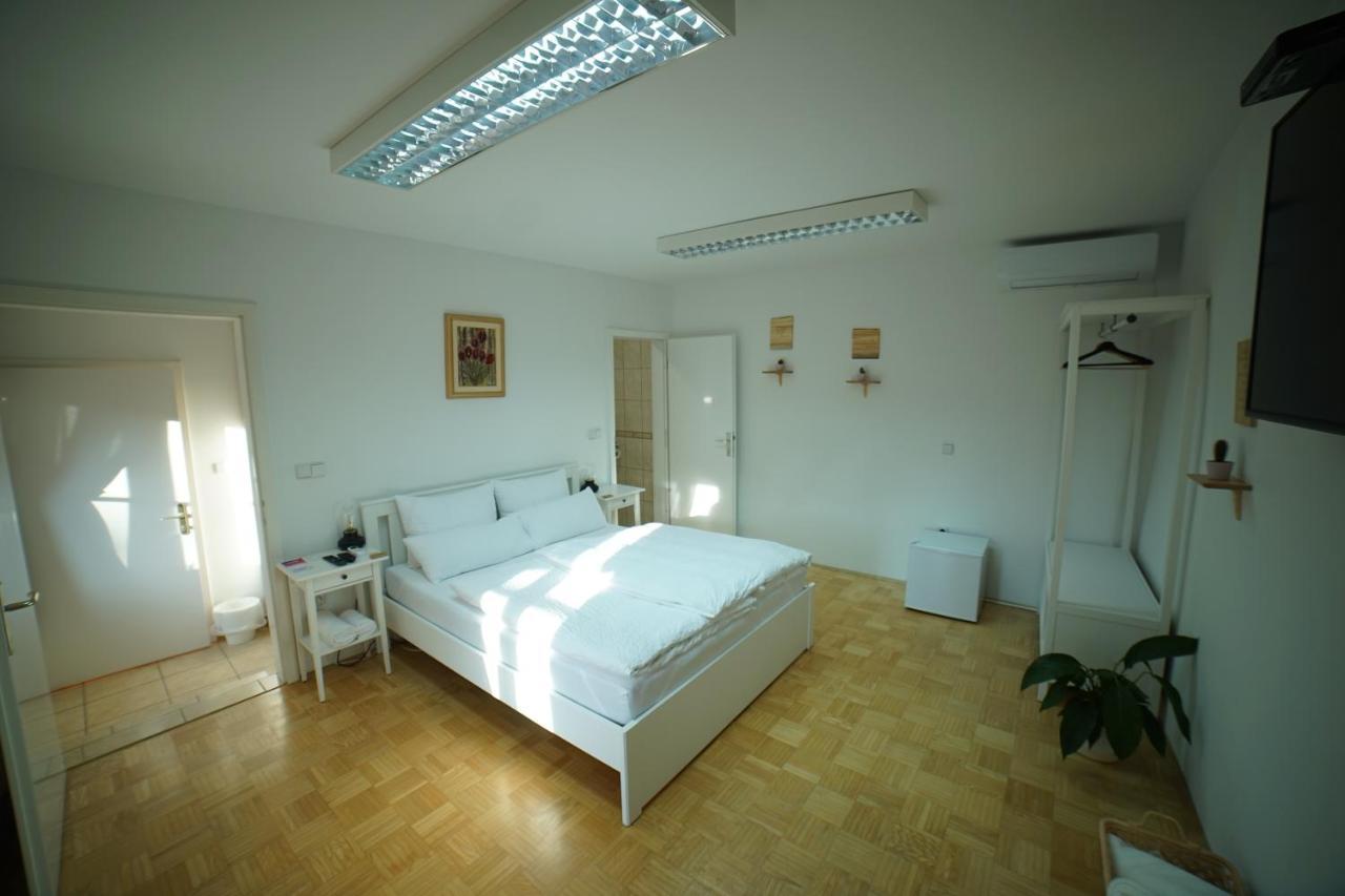 Sobe Prostija Apartment Птуй Екстериор снимка