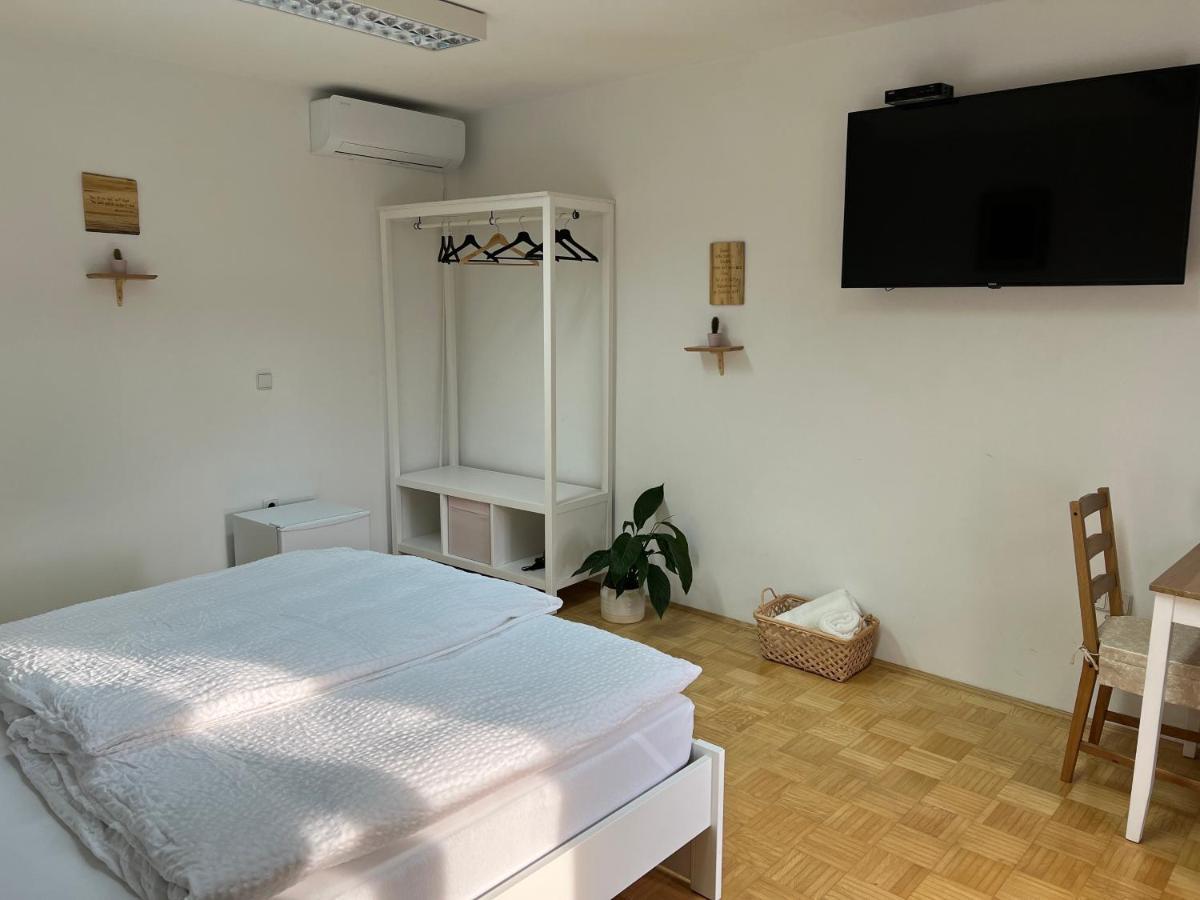 Sobe Prostija Apartment Птуй Екстериор снимка
